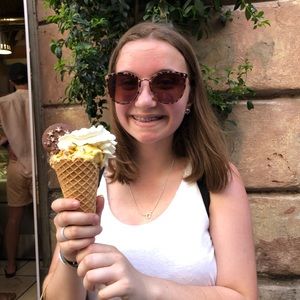 Meet your Posher, Alyssa